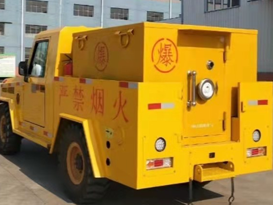 泽库凯龙爆破器材运输车：保障爆破任务的安全运行