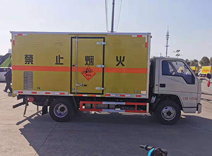 泽库爆破器材运输车工人安全操作规范与智能技术保障
